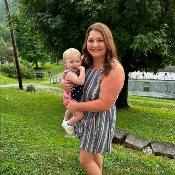 Meet your Posher, Hannah - Picture 2 of 5